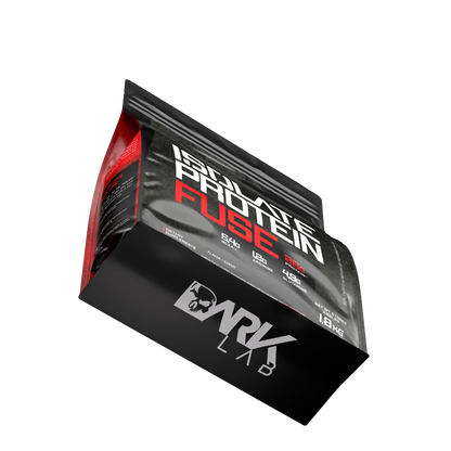 Parte de baixo da embalagem de 1,8k do blend proteído da Dark Lab com BCAAA, Arginina e Glutamina, com a logo da marca no fundo do pacote.