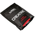 Embalagem do refil de 600g deitada da creatina pura da Dark Lab mostrando a logo da marca no fundo do pacote.