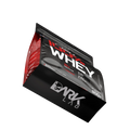Embalagem refil de whey 100% da Dark Lab com vista para a parte inferior da embalagem que contém a logo da Dark Lab